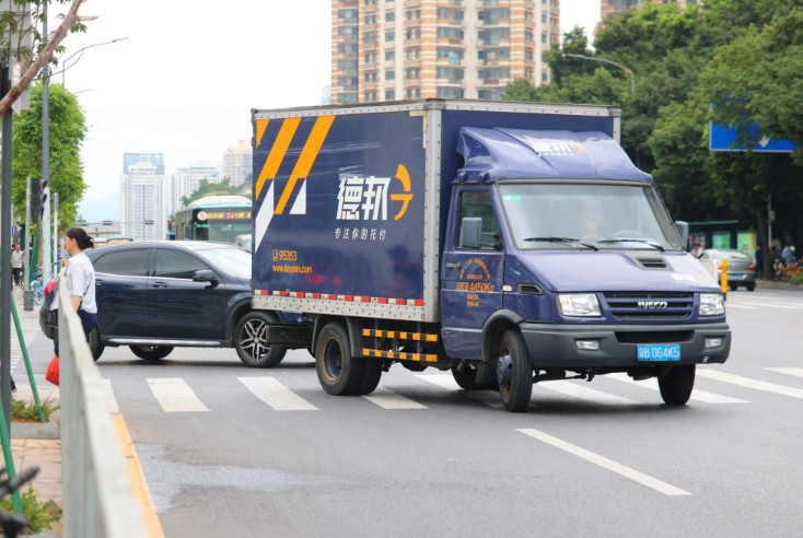 菜鸟网络发布超级机器人旗舰仓 物流仓储智能