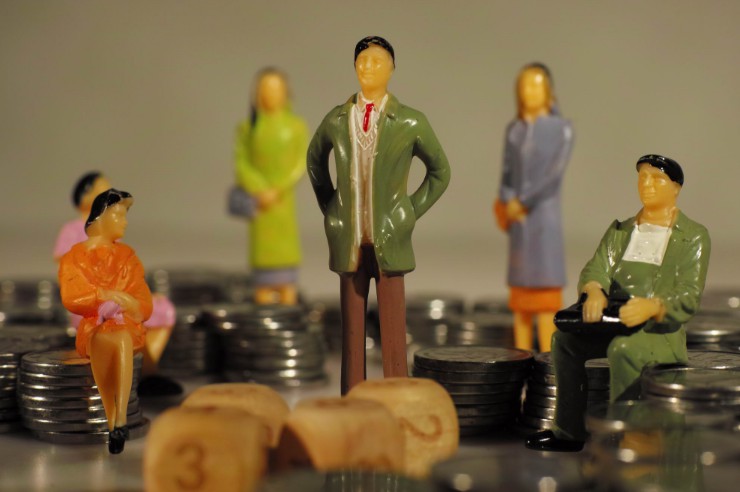 基金份额缩水引担忧  监管发力防范赎回潮_金融_电商报