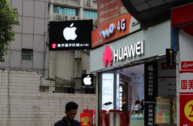 手机品牌布局人工智能背后 手机硬件突破遭遇瓶颈_行业观察_电商报