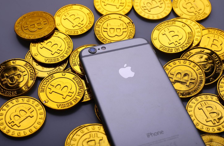 刷脸的iPhone再吃&ldquo;回头草&rdquo;  转账功能&ldquo;抄袭&rdquo;微信_支付_电商报