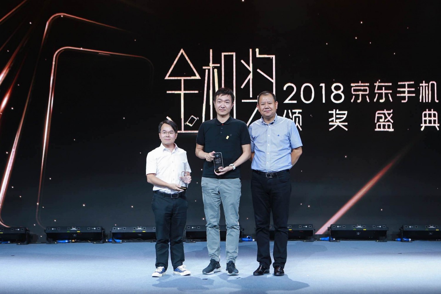 华为、OPPO、vivo夺京东金机奖创新大奖，市场前三证明王者实力_零售_电商报