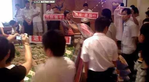 房闹们在怕什么？房价崩盘后，等待炒房者的末日大审判！_行业观察_电商报