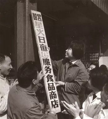 它才是24小时便利店的鼻祖，80平米年收3500万，极致服务征服了国家总理！_行业观察_电商报