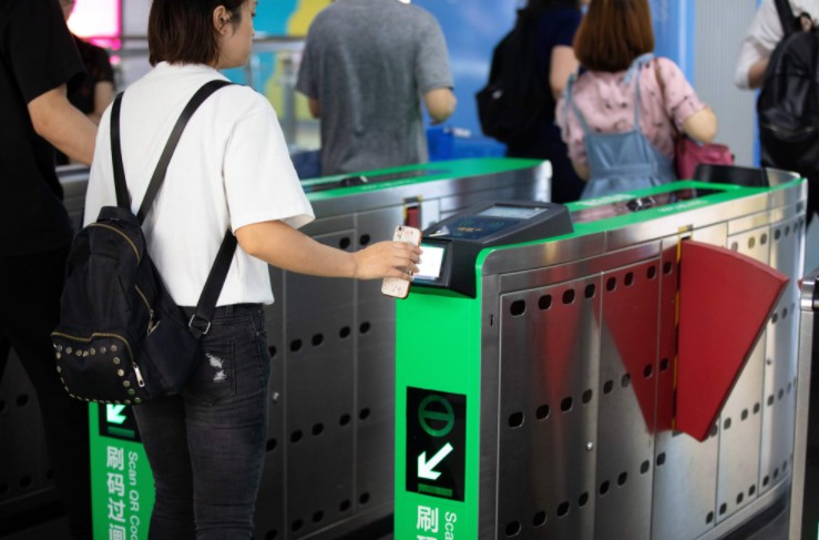 阿里腾讯京东争相卡位二维码乘车_金融_电商报