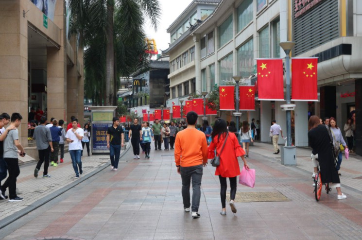 苏宁金融发布消费指数报告：消费降级的依据站不住脚_金融_电商报