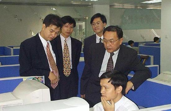 中国企业家蜕变史：从便利大众生活到改变全民思维_人物_电商报