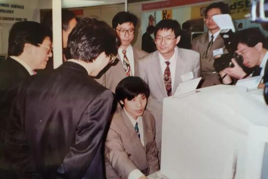 雷军：同学格式化了我的电脑 从此走上当CEO的不归路_人物_电商报