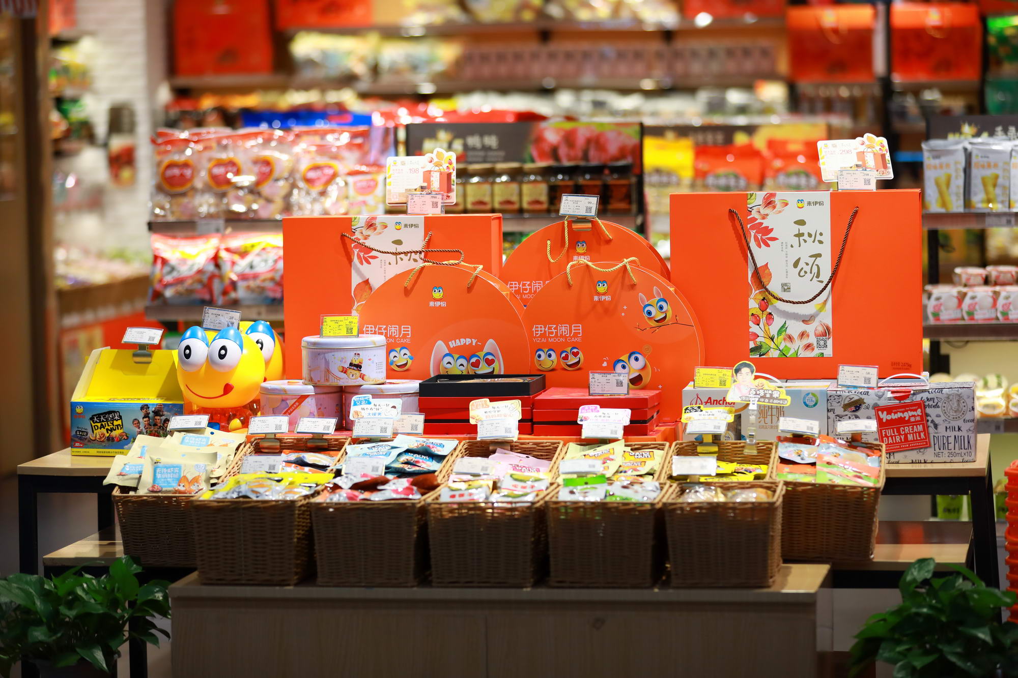 来伊份净利暴跌9成 零食第一股陷入困局_零售_电商报