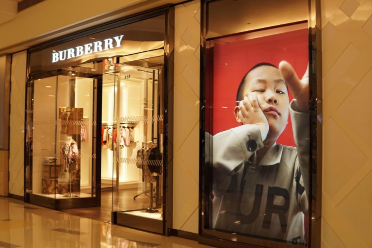 业绩疲软 Burberry加快对旗舰店改造_零售_电商报