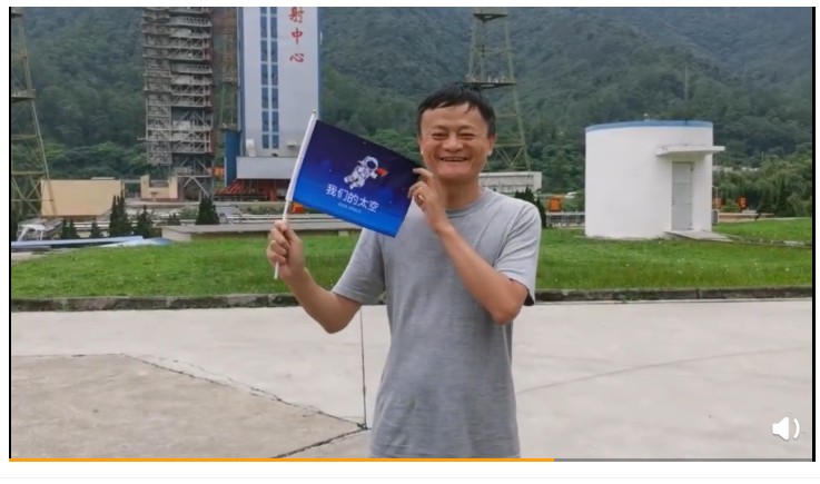 马云参观西昌卫星发射中心 签名祝“马到成功”_人物_电商报