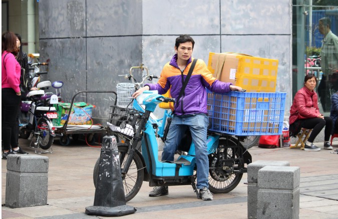 杨蓝)近日媒体报道,杭州王先生买了10支救命药&mdash;&mdash;申捷针