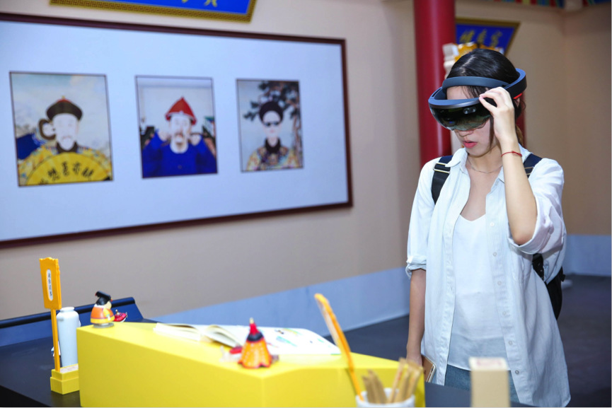 消费者头戴微软HoloLens体验淘宝造物节“淘宝买啊”_meitu_22